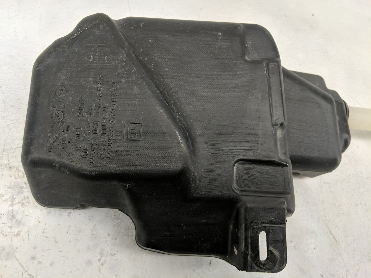 2017 Buick Verano Windshield Washer Fluid Reservoir Bottle Oem - Oemusedautoparts1.com