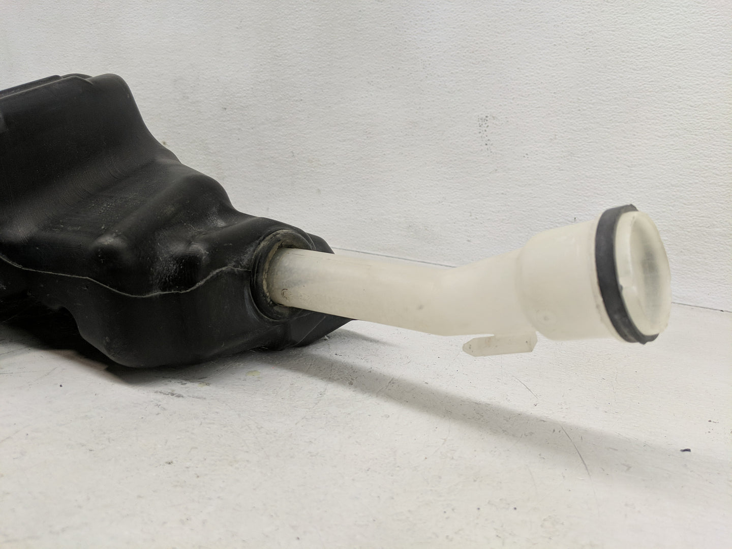 2017 Buick Verano Windshield Washer Fluid Reservoir Bottle Oem - Oemusedautoparts1.com