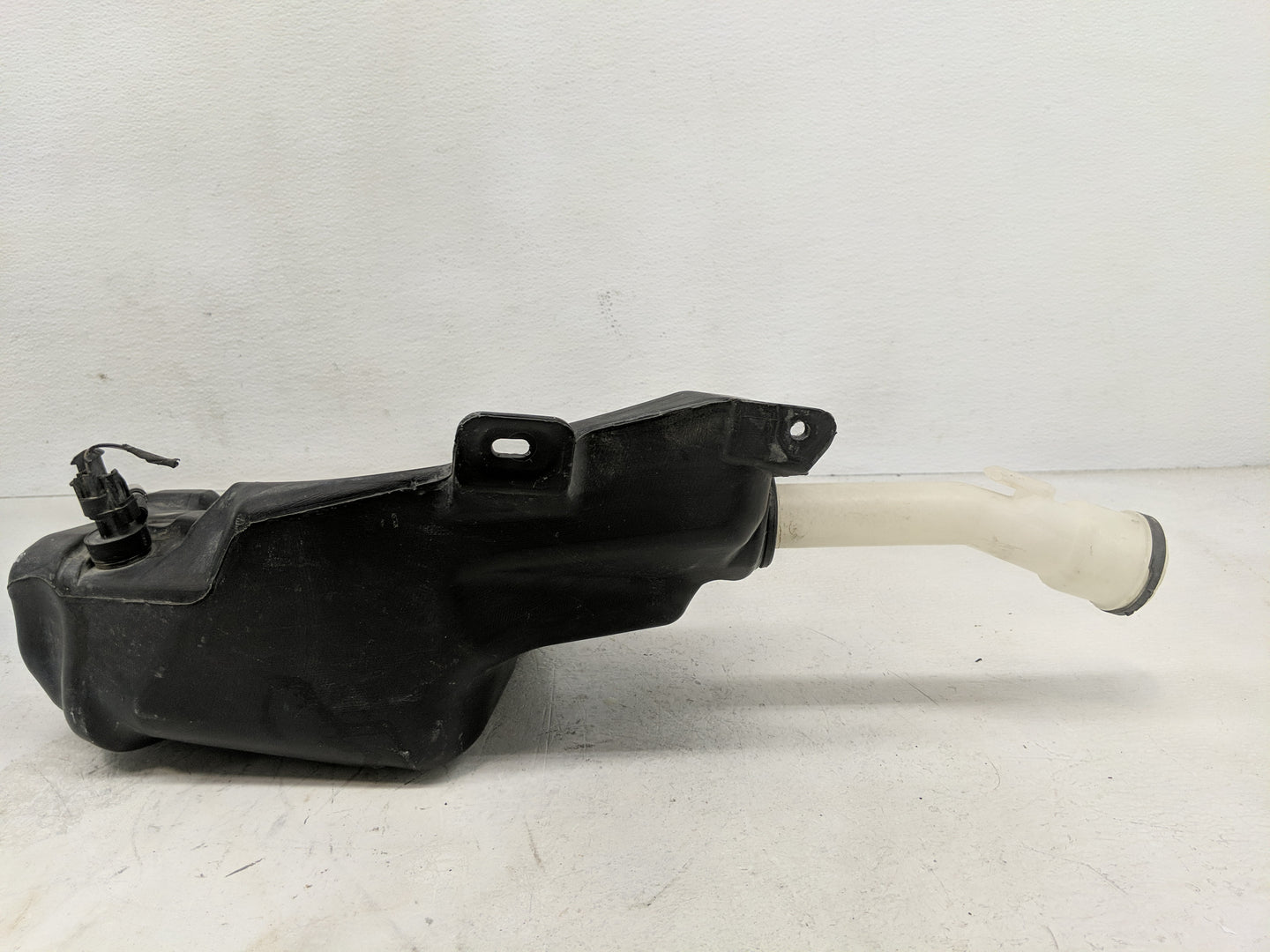 2017 Buick Verano Windshield Washer Fluid Reservoir Bottle Oem - Oemusedautoparts1.com