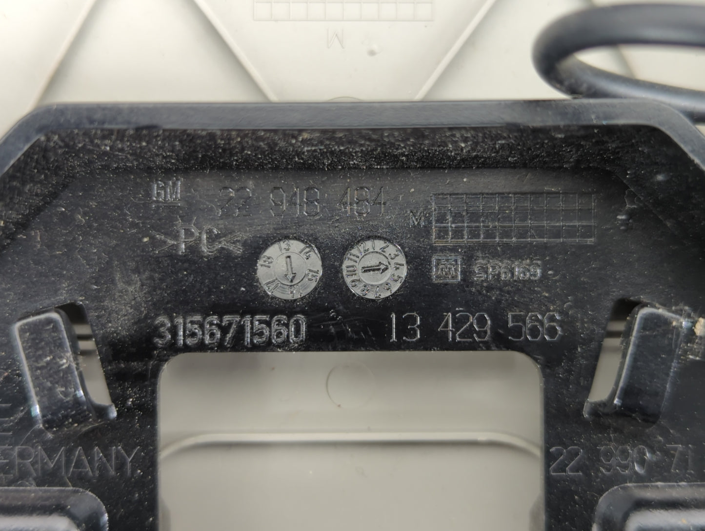 2014-2017 Buick Verano Overhead Roof Console Grey - Oemusedautoparts1.com