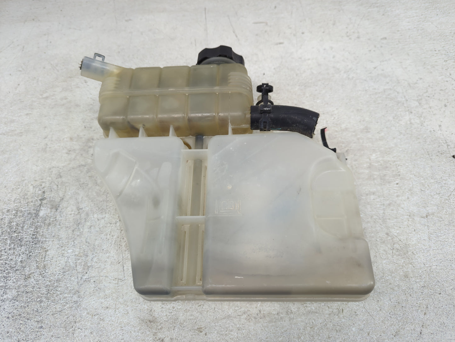 2013-2018 Cadillac Ats Radiator Coolant Overflow Expansion Tank Bottle - Oemusedautoparts1.com