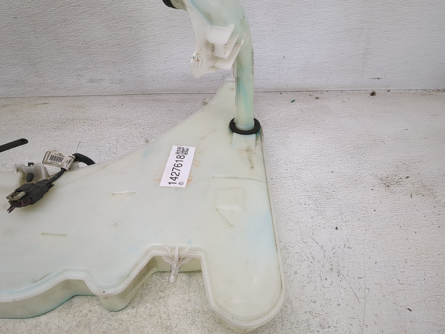 2013-2018 Cadillac Ats Windshield Washer Fluid Reservoir Bottle Oem - Oemusedautoparts1.com