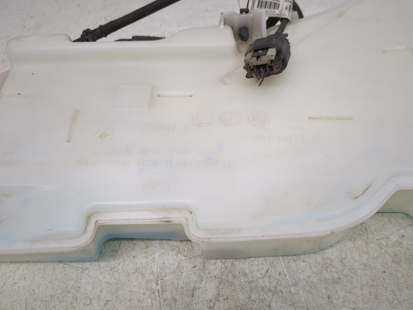 2013-2018 Cadillac Ats Windshield Washer Fluid Reservoir Bottle Oem - Oemusedautoparts1.com