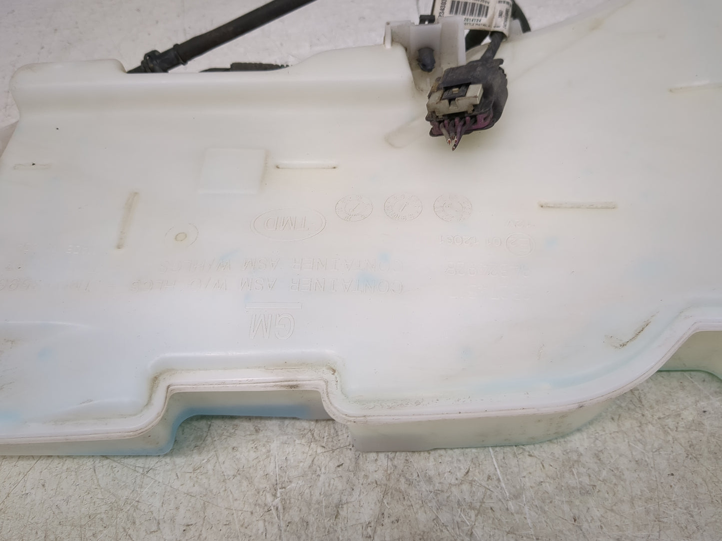 2013-2018 Cadillac Ats Windshield Washer Fluid Reservoir Bottle Oem - Oemusedautoparts1.com