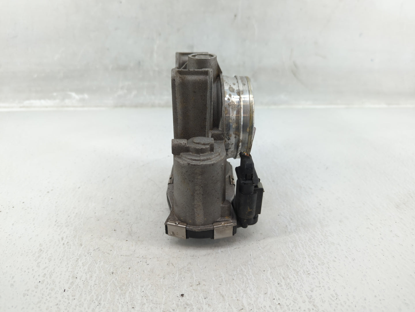 2016-2018 Cadillac Ct6 Throttle Body P/N:12670837AA Fits Fits 2013 2014 2015 2016 2017 2018 2019 2020 2021 OEM Used Auto Par