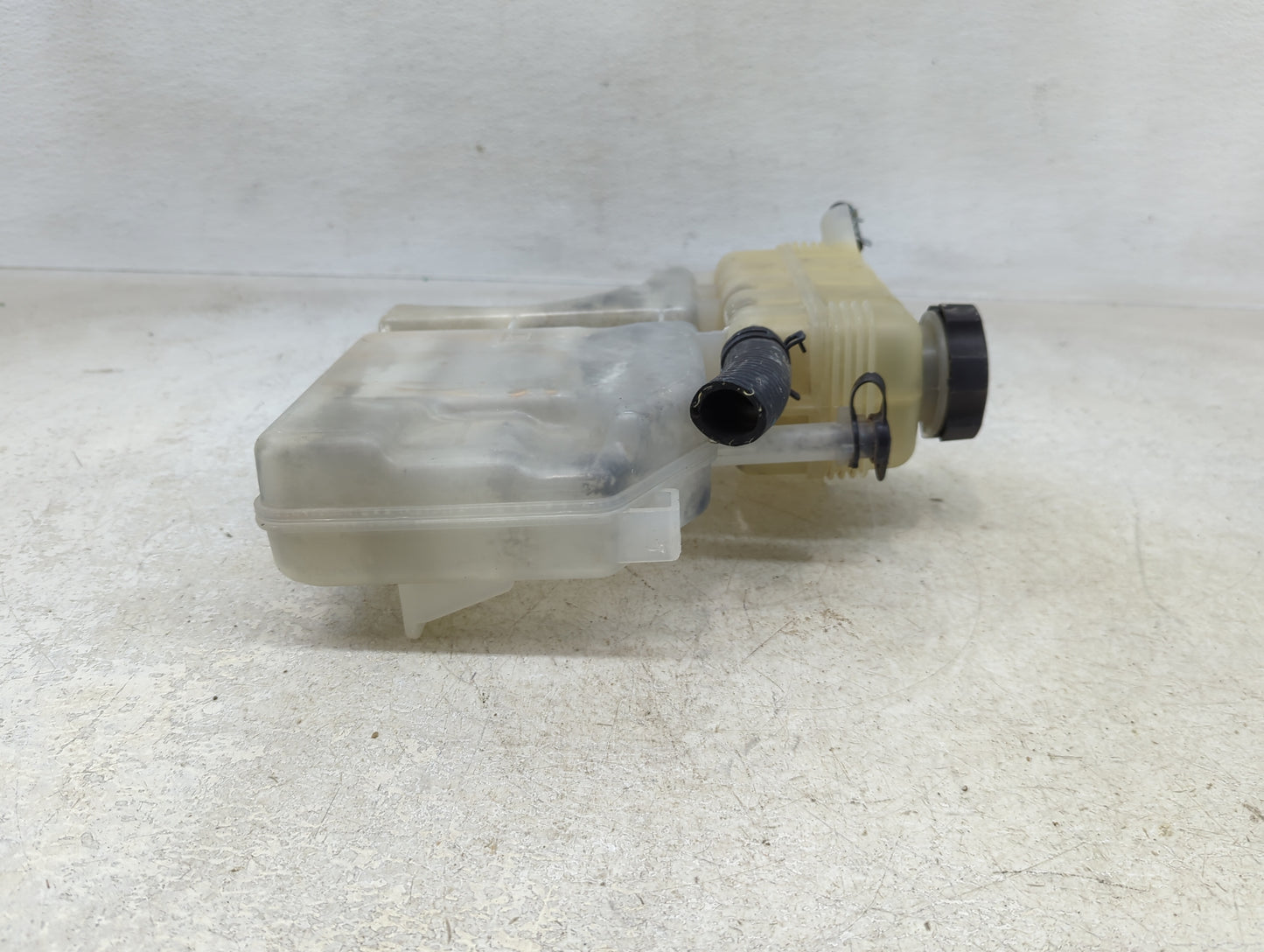 2014-2019 Cadillac Cts Radiator Coolant Overflow Expansion Tank Bottle - Oemusedautoparts1.com