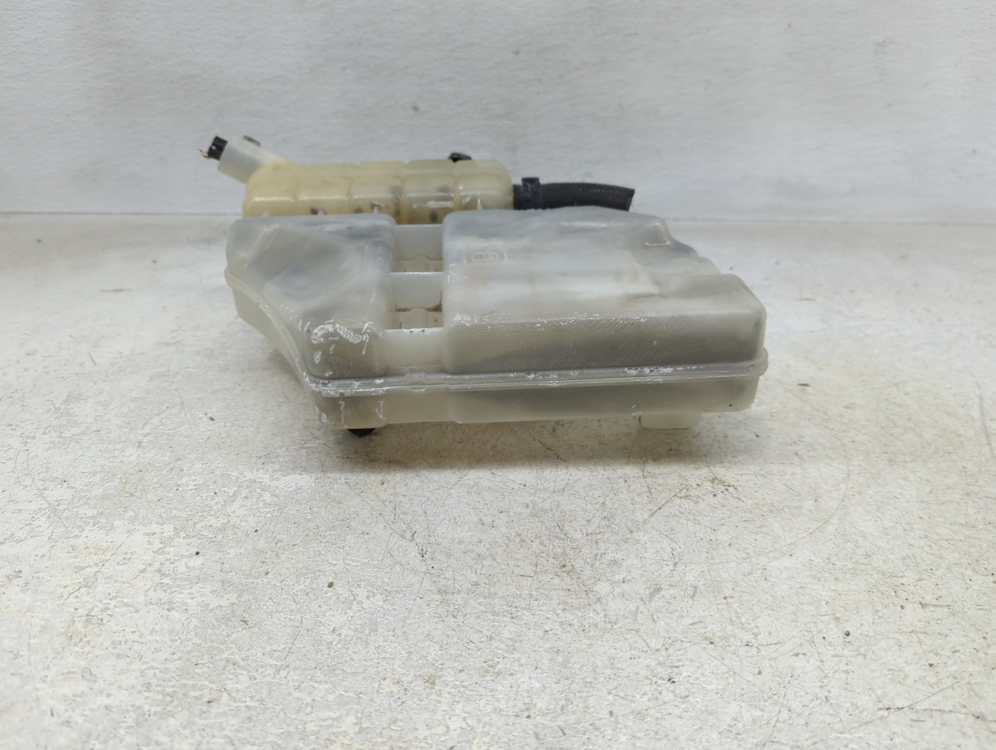 2014-2019 Cadillac Cts Radiator Coolant Overflow Expansion Tank Bottle - Oemusedautoparts1.com