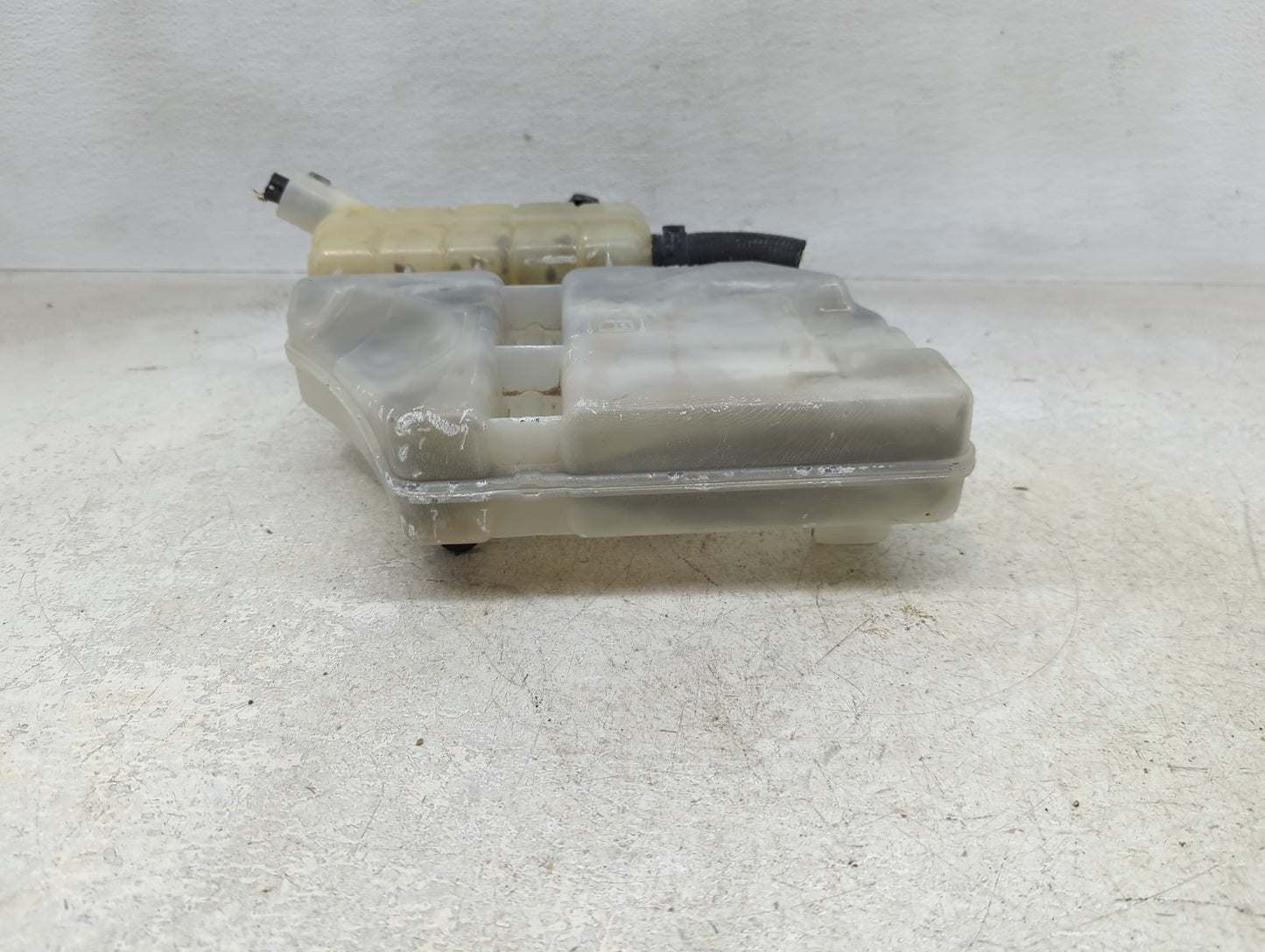 2014-2019 Cadillac Cts Radiator Coolant Overflow Expansion Tank Bottle - Oemusedautoparts1.com