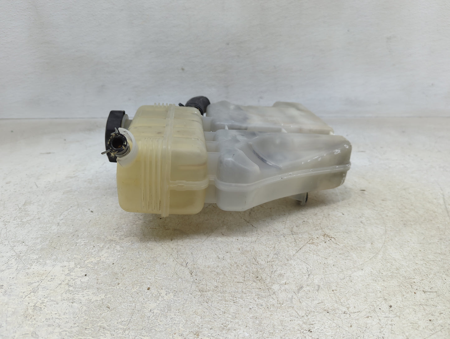 2014-2019 Cadillac Cts Radiator Coolant Overflow Expansion Tank Bottle - Oemusedautoparts1.com