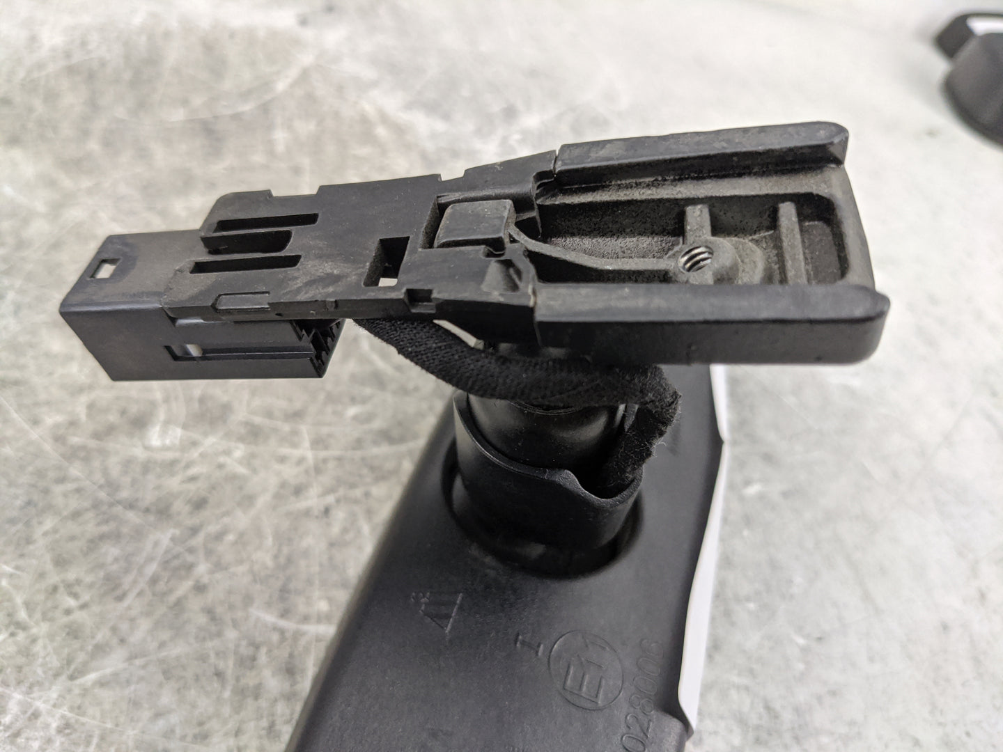 2016-2019 Cadillac Cts Interior Rear View Mirror Replacement OEM P/N:028006 Fits Fits 2016 2017 2018 2019 OEM Used Auto Part