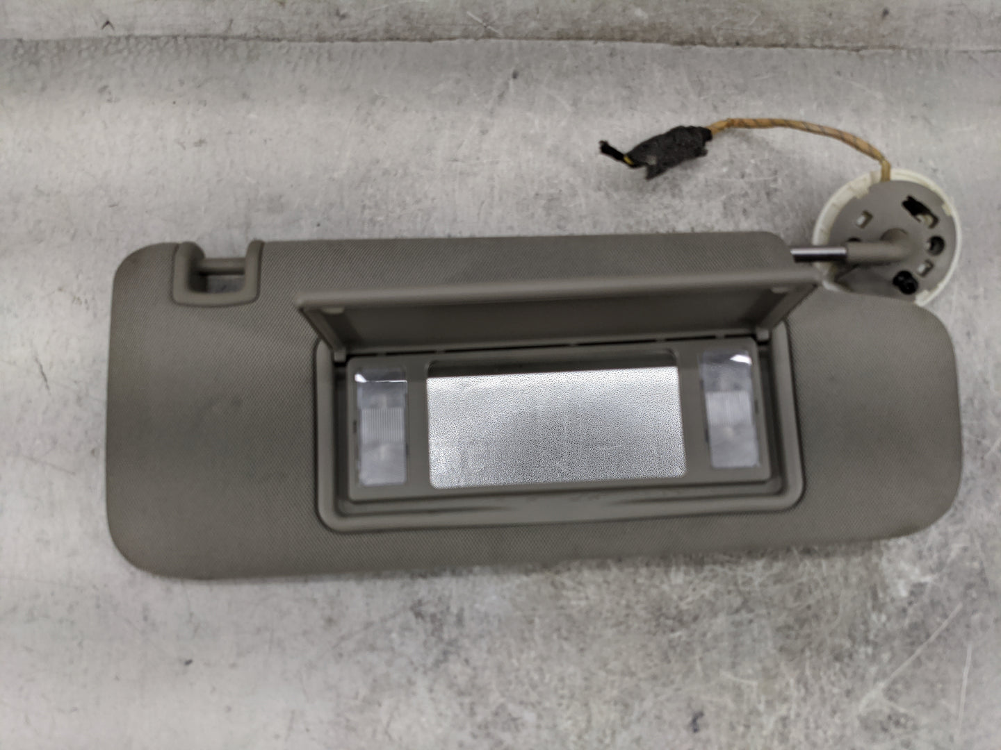 2014-2019 Cadillac Cts Sun Visor Shade Replacement Passenger Right Mirror Fits Fits 2014 2015 2016 2017 2018 2019 OEM Used A