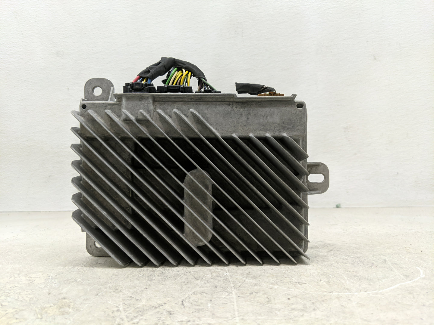 2015-2017 Cadillac Escalade Radio Speaker Amplifier 84004211 - Oemusedautoparts1.com