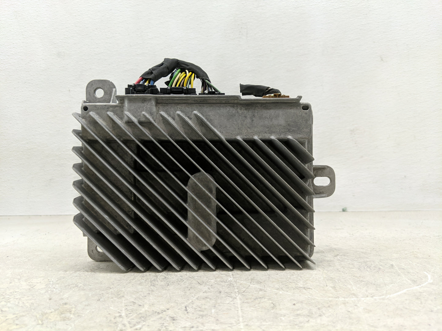 2015-2017 Cadillac Escalade Radio Speaker Amplifier 84004211 - Oemusedautoparts1.com