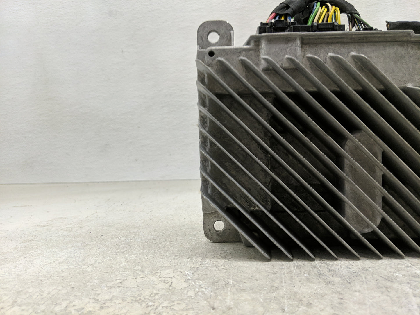 2015-2017 Cadillac Escalade Radio Speaker Amplifier 84004211 - Oemusedautoparts1.com