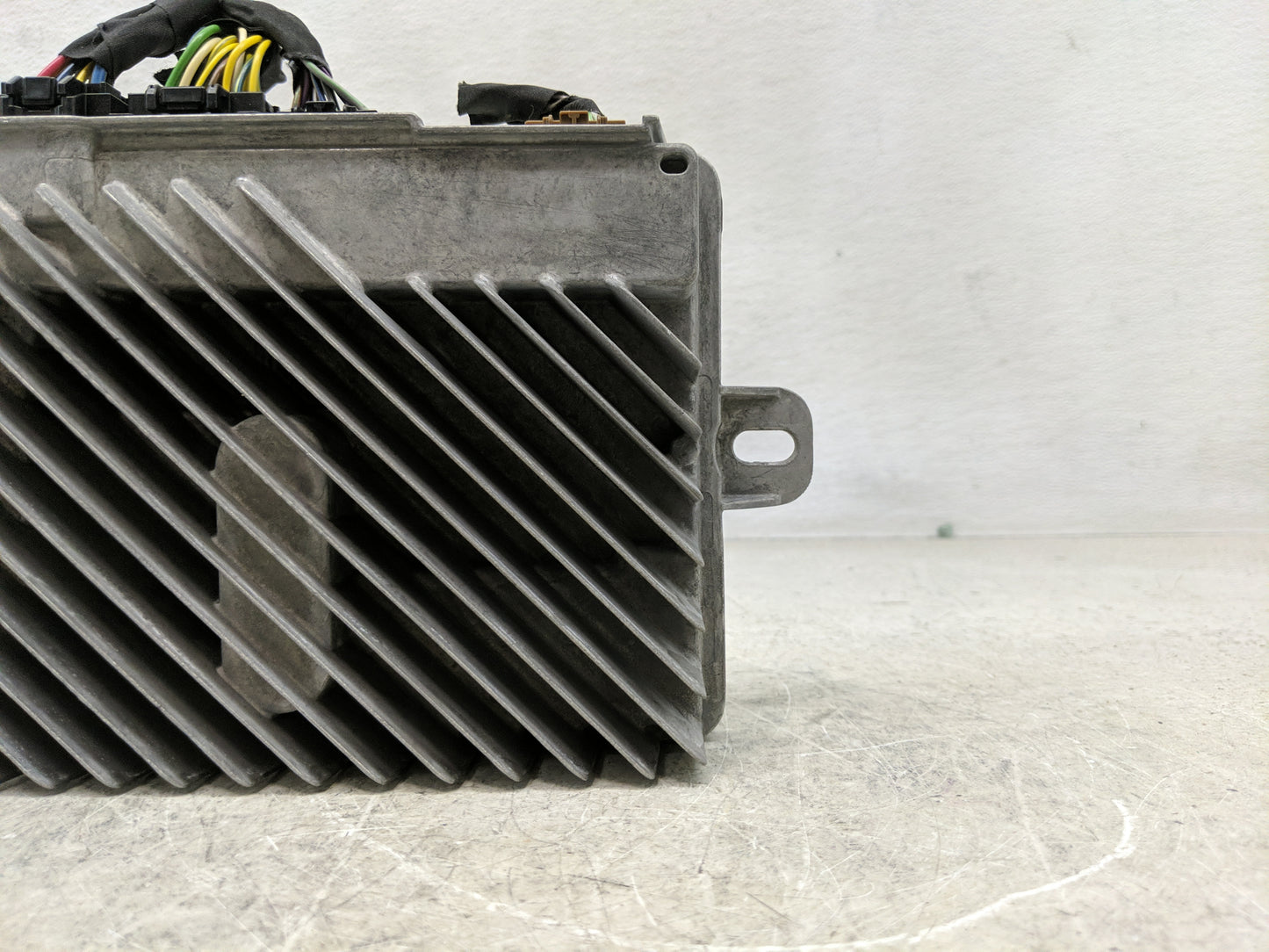 2015-2017 Cadillac Escalade Radio Speaker Amplifier 84004211 - Oemusedautoparts1.com