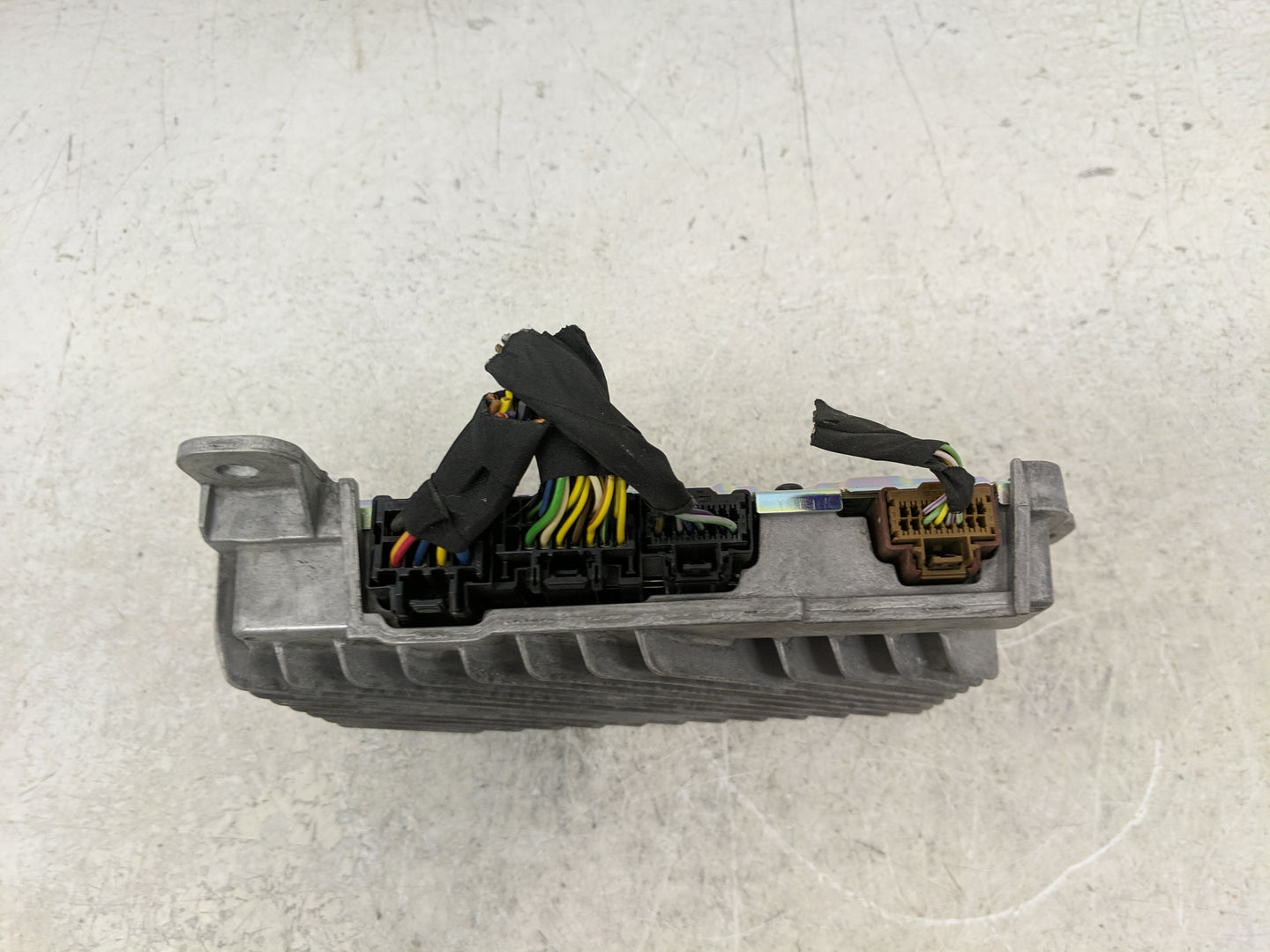 2015-2017 Cadillac Escalade Radio Speaker Amplifier 84004211 - Oemusedautoparts1.com