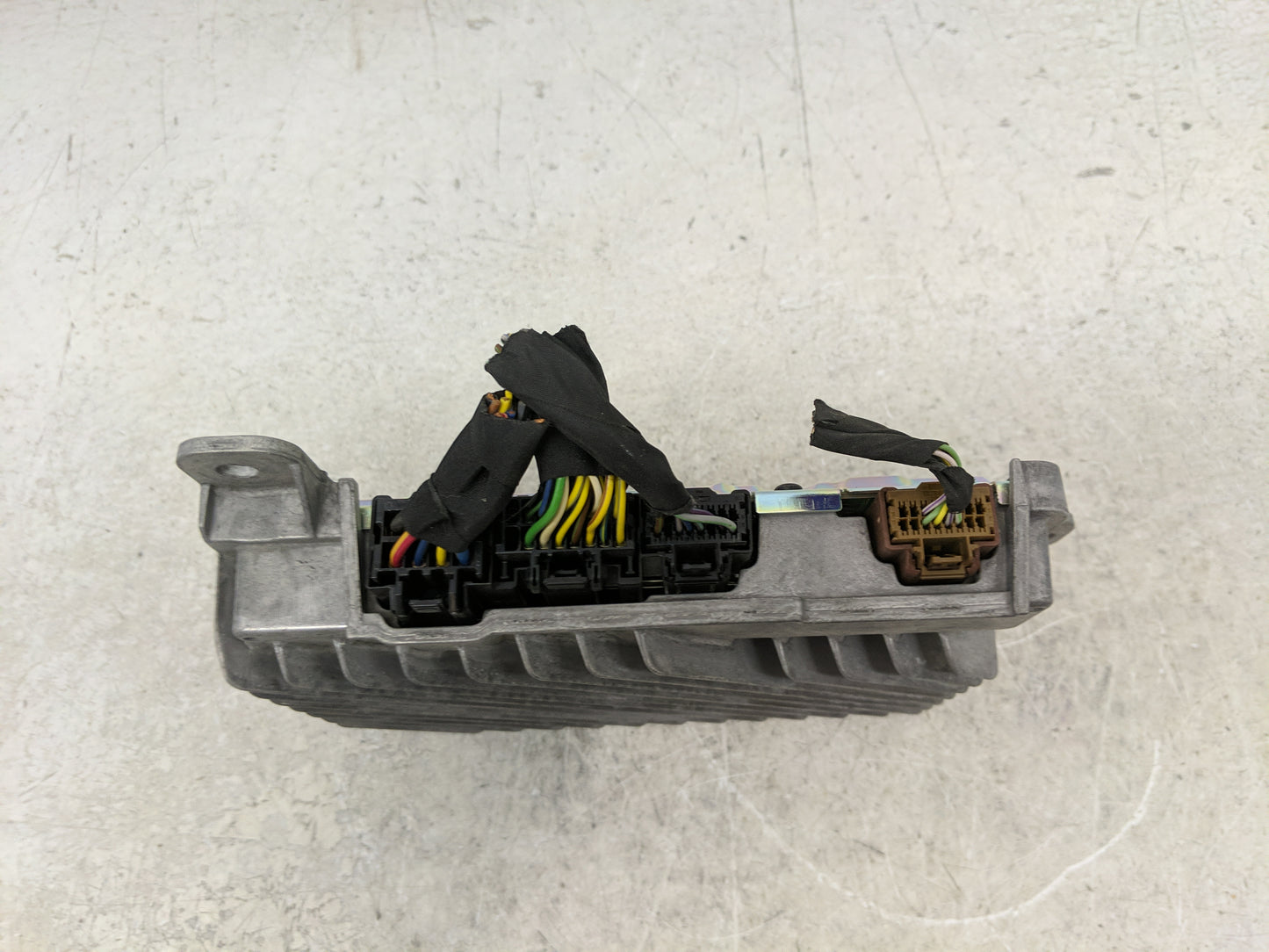 2015-2017 Cadillac Escalade Radio Speaker Amplifier 84004211 - Oemusedautoparts1.com