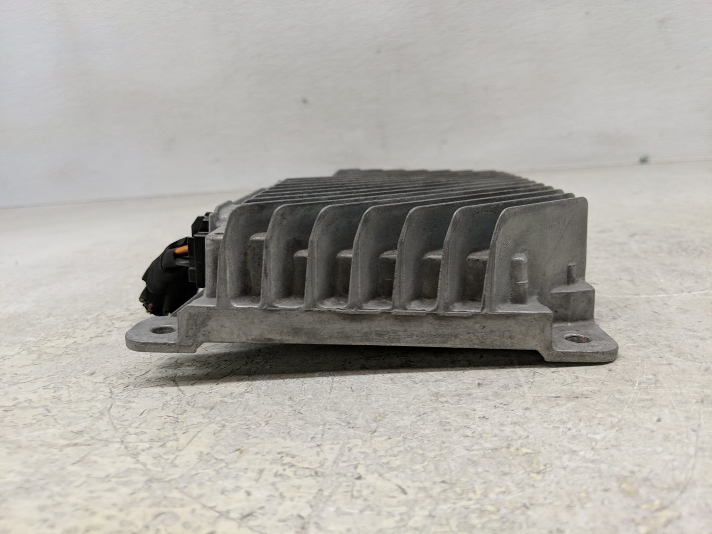2015-2017 Cadillac Escalade Radio Speaker Amplifier 84004211 - Oemusedautoparts1.com