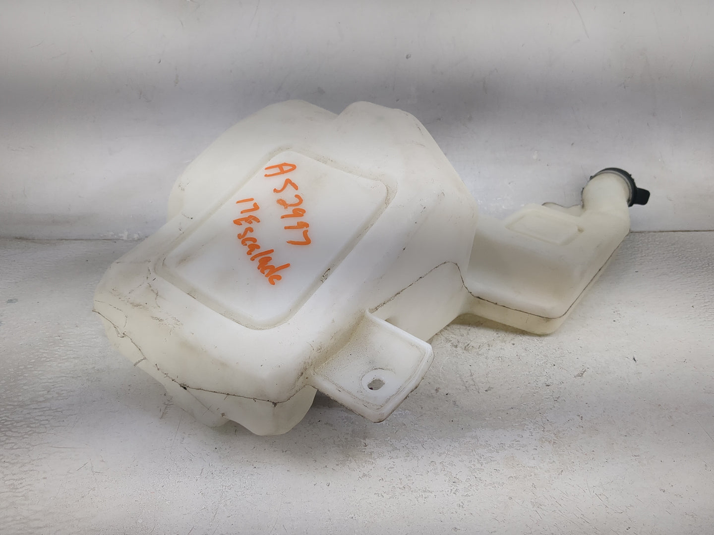 2015-2020 Cadillac Escalade Windshield Washer Fluid Reservoir Bottle Oem 1473830 - Oemusedautoparts1.com