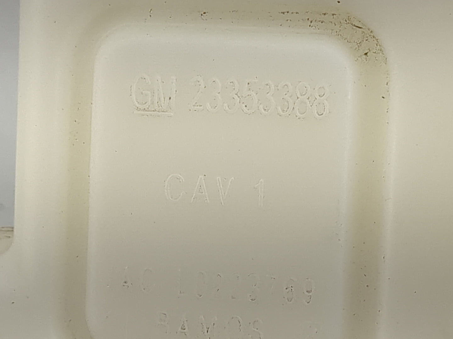 2015-2020 Cadillac Escalade Windshield Washer Fluid Reservoir Bottle Oem 1473830 - Oemusedautoparts1.com