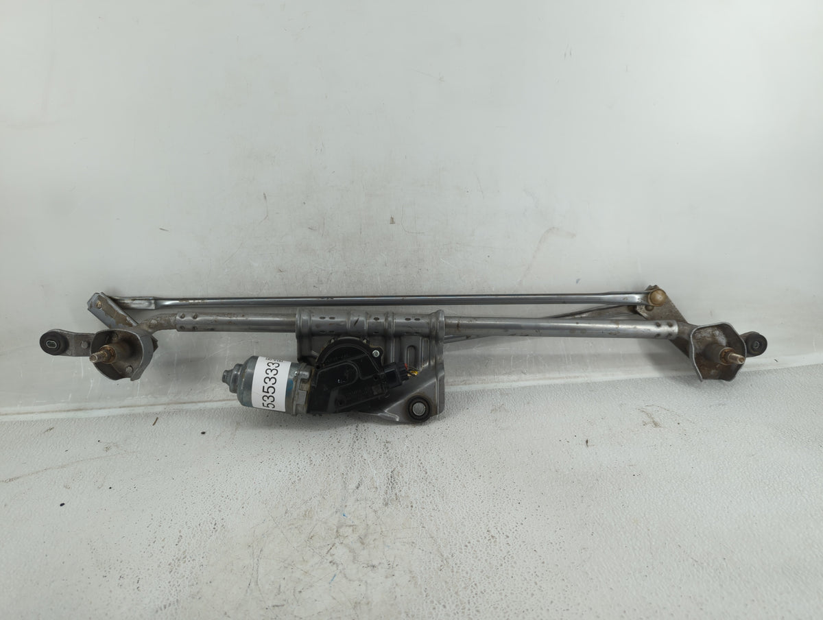 2017 Cadillac Escalade Front Windshield Wiper Motor P/N:AX159060-5870 Fits OEM Used Auto Parts - Oemusedautoparts1.com