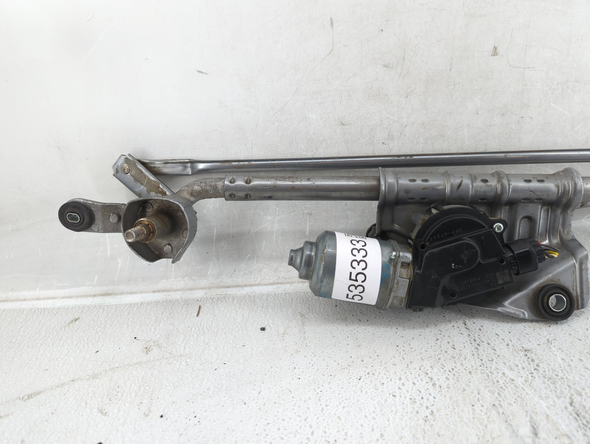2017 Cadillac Escalade Front Windshield Wiper Motor P/N:AX159060-5870 Fits OEM Used Auto Parts - Oemusedautoparts1.com