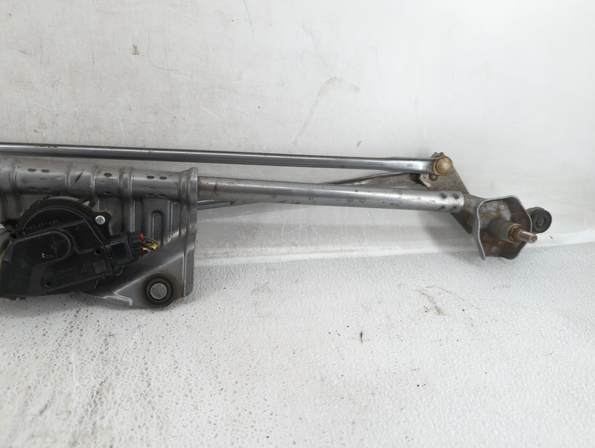 2017 Cadillac Escalade Front Windshield Wiper Motor P/N:AX159060-5870 Fits OEM Used Auto Parts - Oemusedautoparts1.com