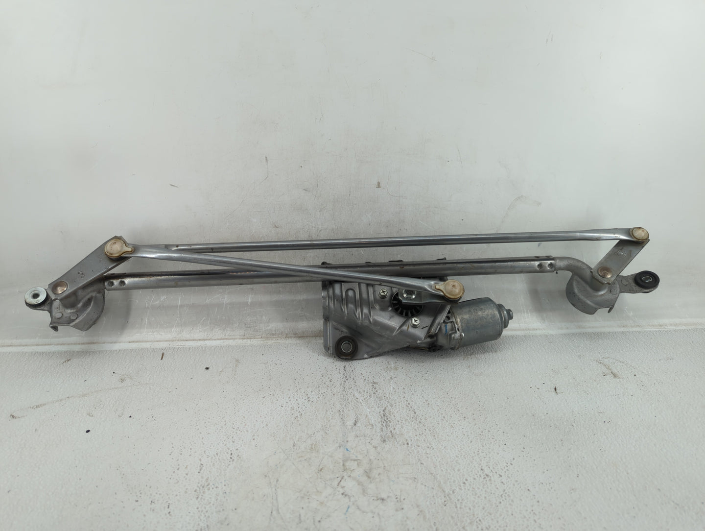 2017 Cadillac Escalade Front Windshield Wiper Motor P/N:AX159060-5870 Fits OEM Used Auto Parts - Oemusedautoparts1.com