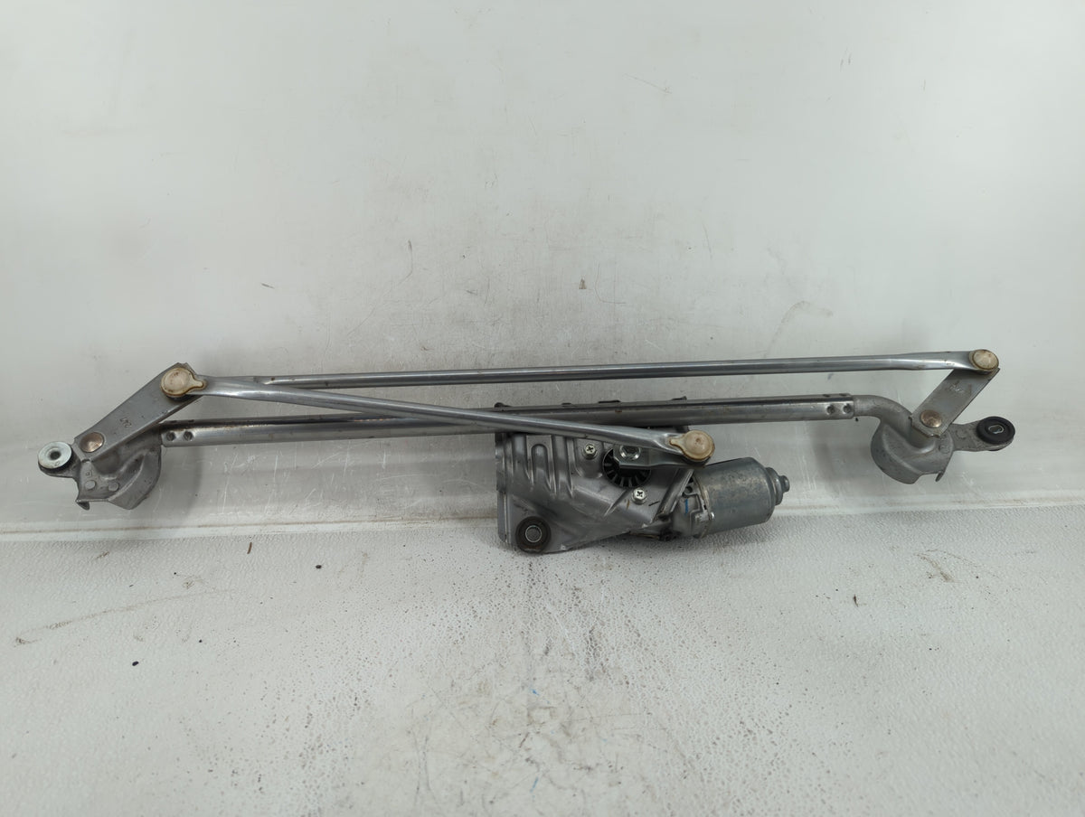 2017 Cadillac Escalade Front Windshield Wiper Motor P/N:AX159060-5870 Fits OEM Used Auto Parts - Oemusedautoparts1.com