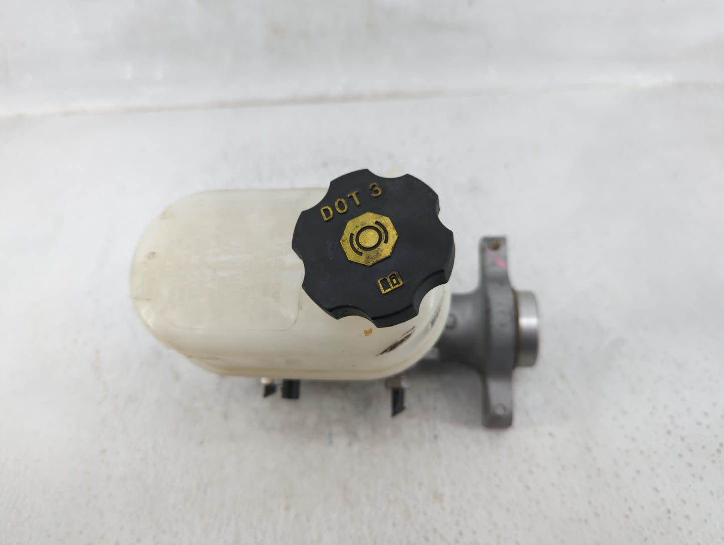 2015-2020 Cadillac Escalade Brake Master Cylinder - Oemusedautoparts1.com