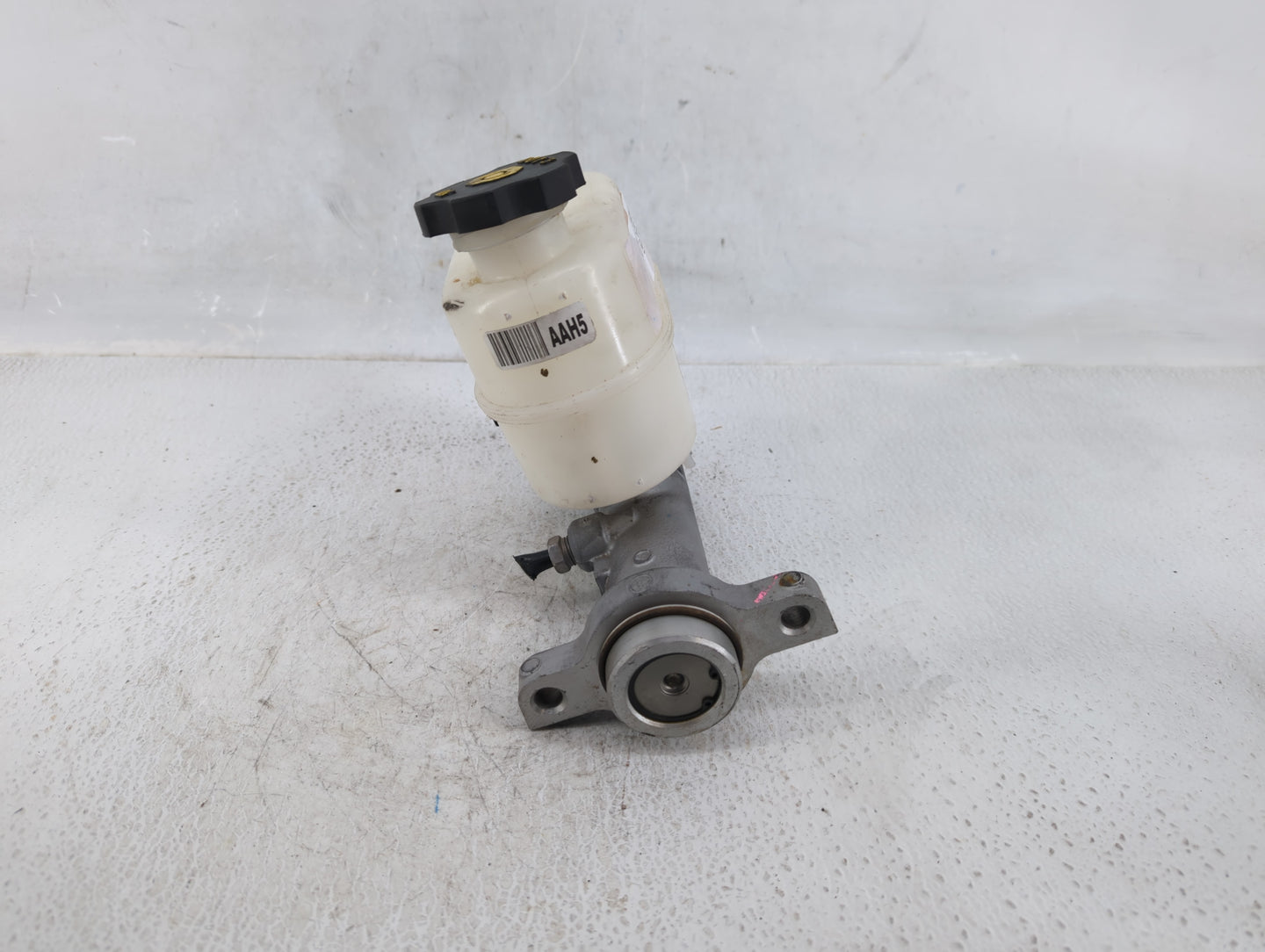 2015-2020 Cadillac Escalade Brake Master Cylinder - Oemusedautoparts1.com