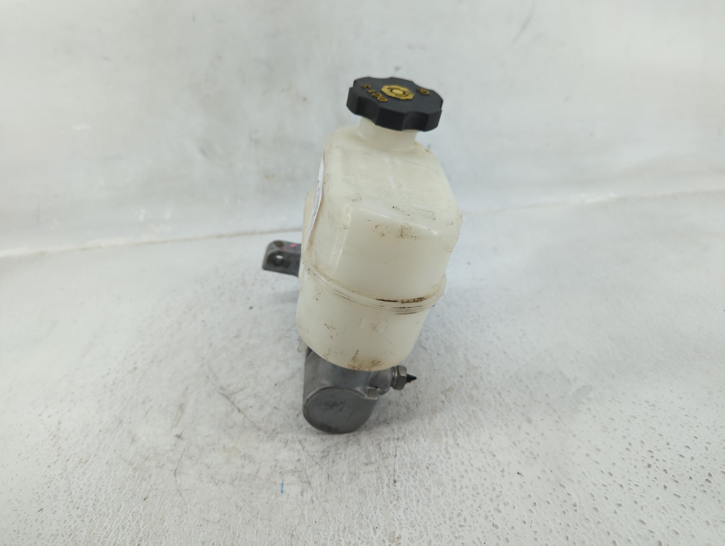 2015-2020 Cadillac Escalade Brake Master Cylinder - Oemusedautoparts1.com