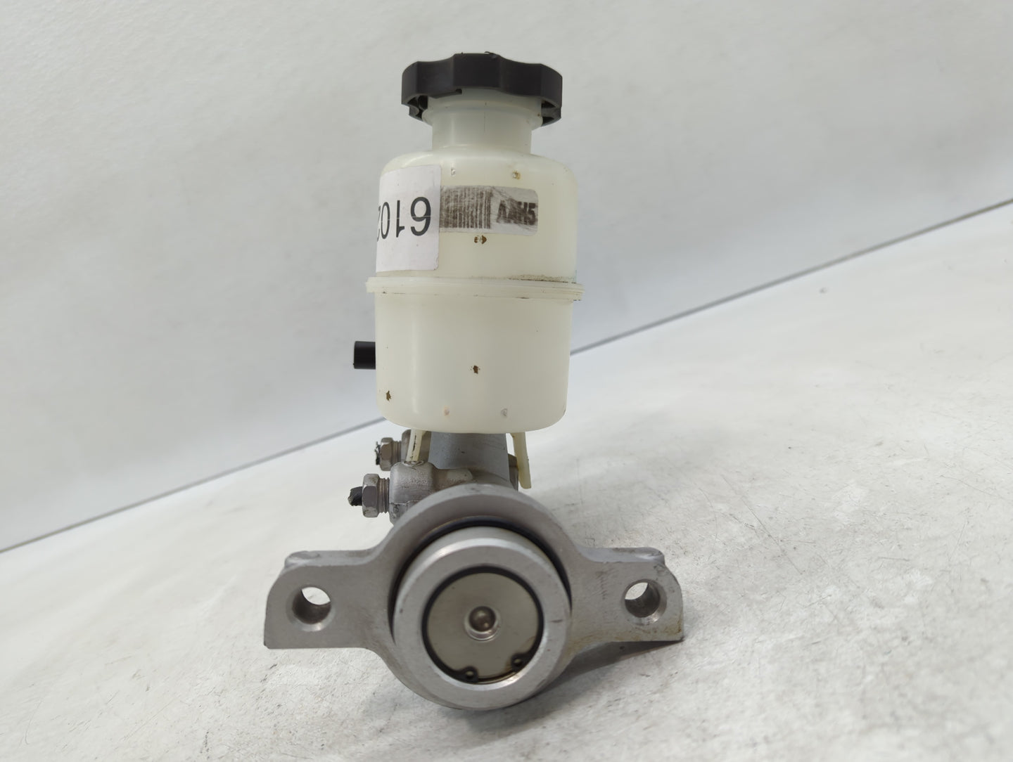 2015-2020 Cadillac Escalade Brake Master Cylinder 610254 - Oemusedautoparts1.com