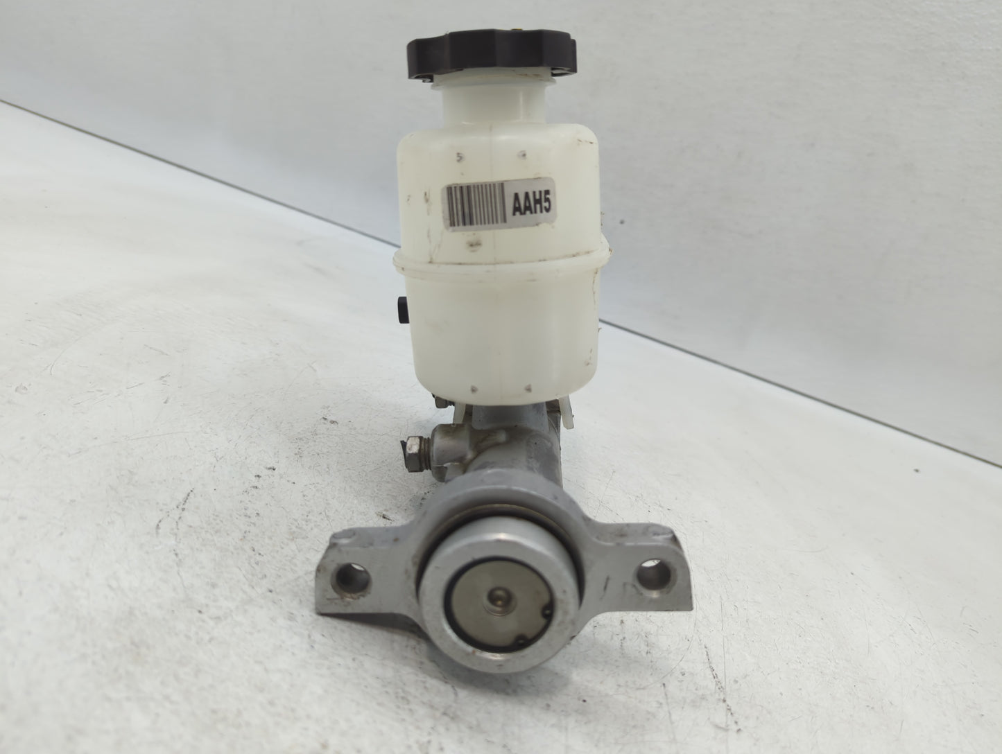2015-2020 Cadillac Escalade Brake Master Cylinder - Oemusedautoparts1.com
