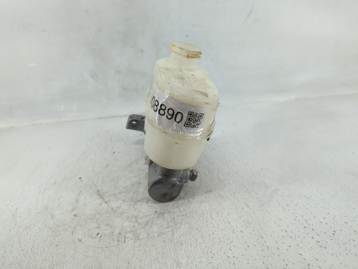 2015-2020 Cadillac Escalade Esv Brake Master Cylinder - Oemusedautoparts1.com