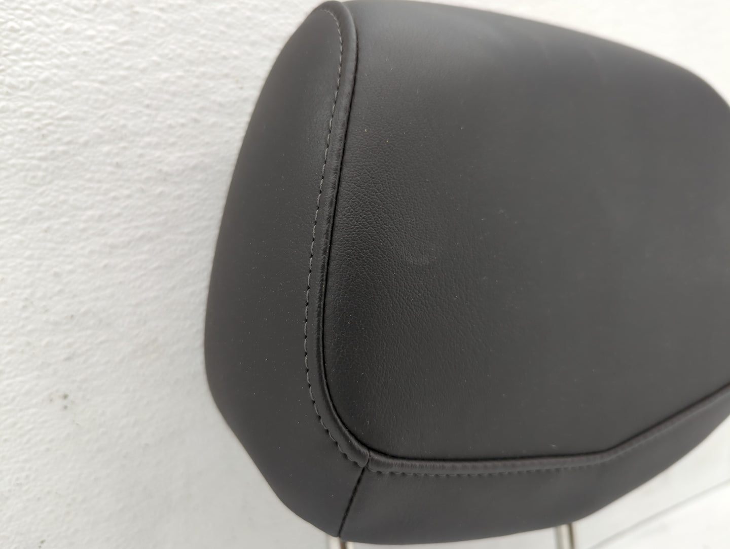 2017 Cadillac Escalade Esv Headrest Head Rest Front Driver Passenger Seat Fits OEM Used Auto Parts - Oemusedautoparts1.com