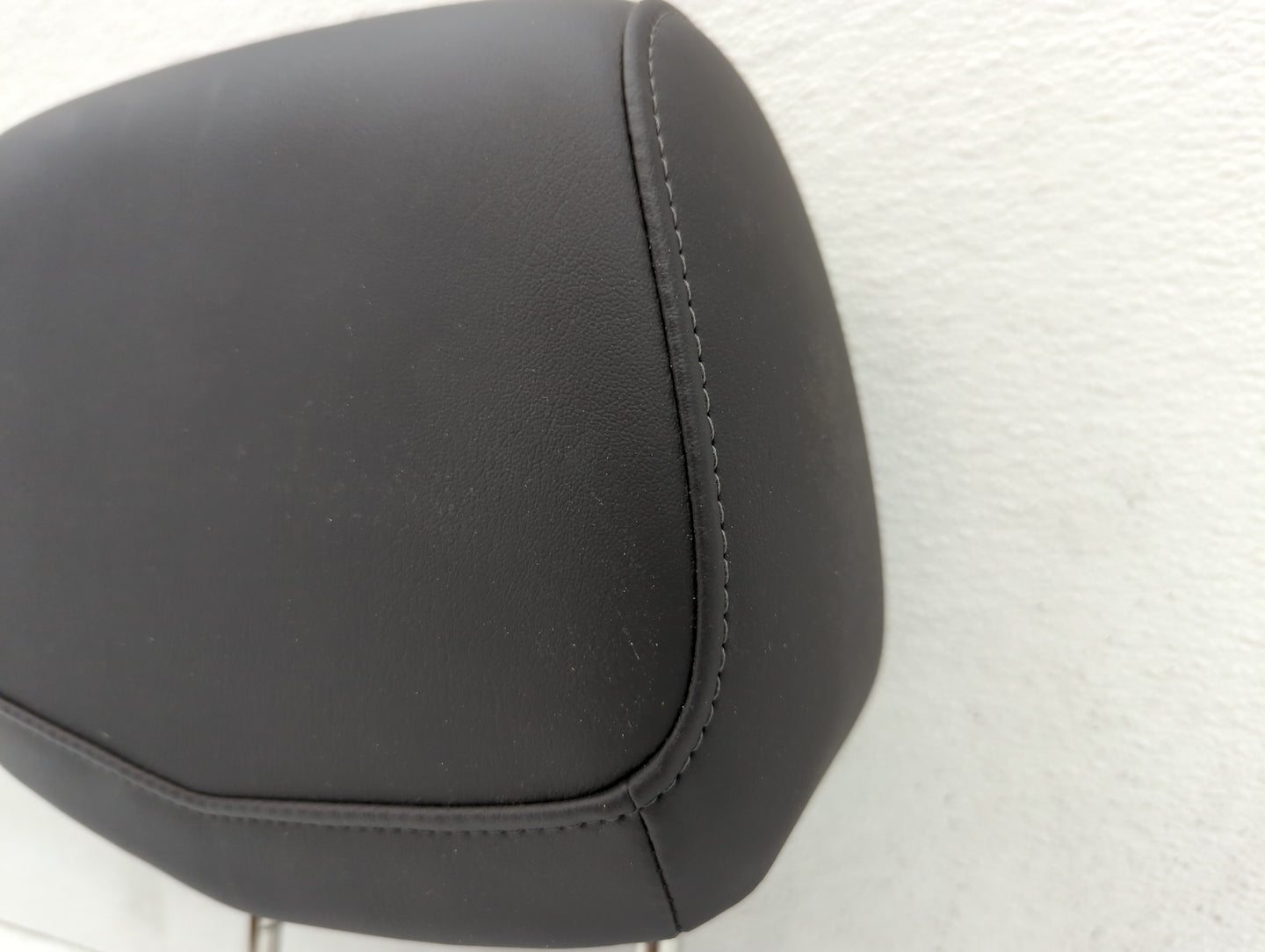 2017 Cadillac Escalade Esv Headrest Head Rest Front Driver Passenger Seat Fits OEM Used Auto Parts - Oemusedautoparts1.com