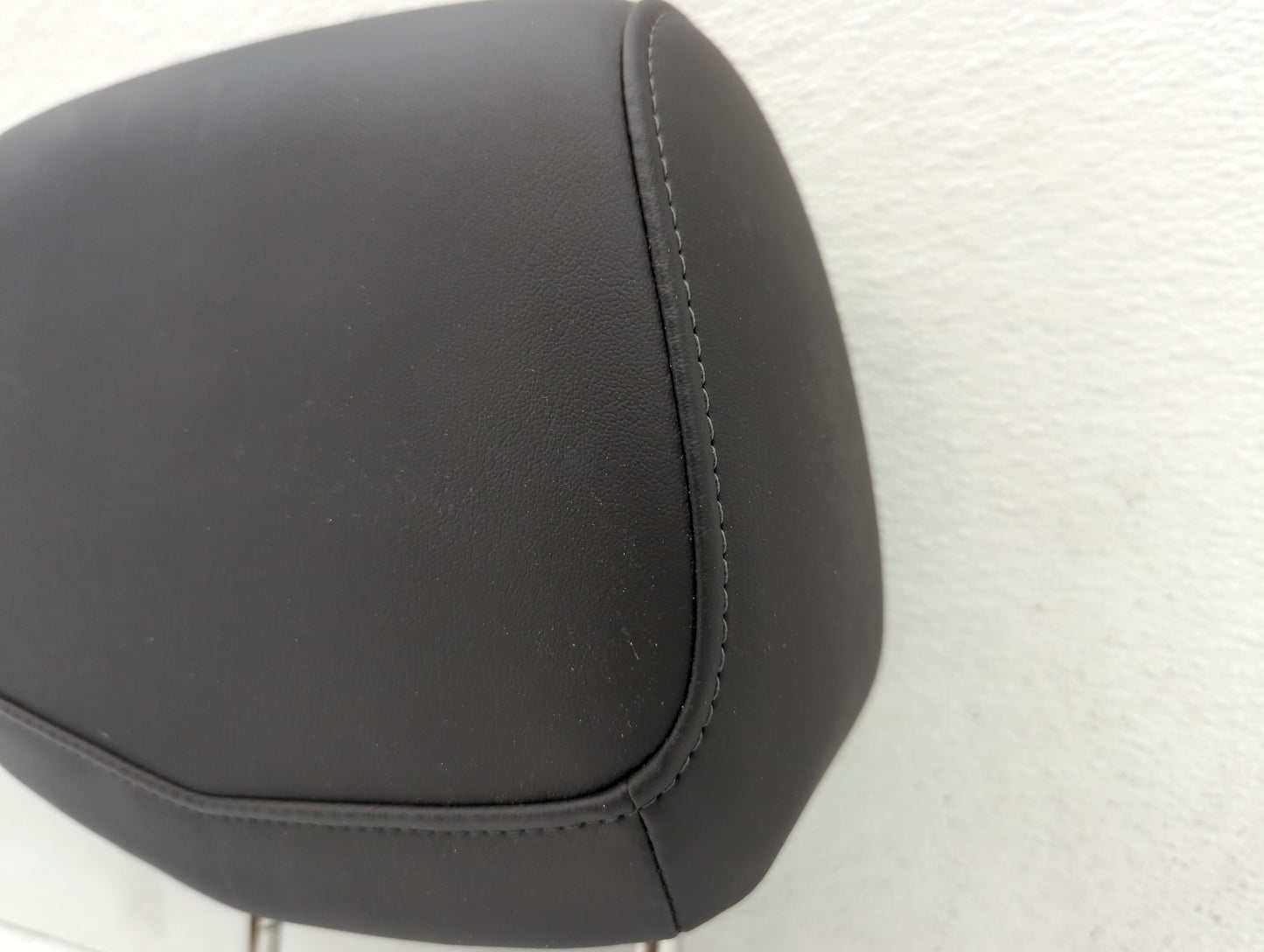 2017 Cadillac Escalade Esv Headrest Head Rest Front Driver Passenger Seat Fits OEM Used Auto Parts - Oemusedautoparts1.com