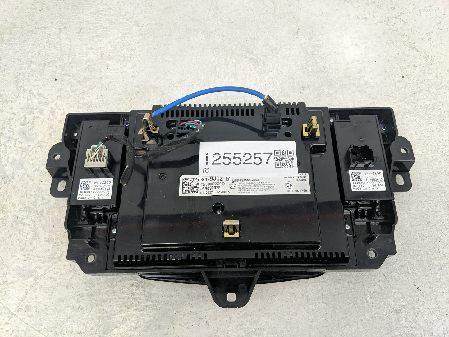 2017 Cadillac Xt5 Radio AM FM Cd Player Receiver Replacement P/N:84129302 Fits OEM Used Auto Parts - Oemusedautoparts1.com