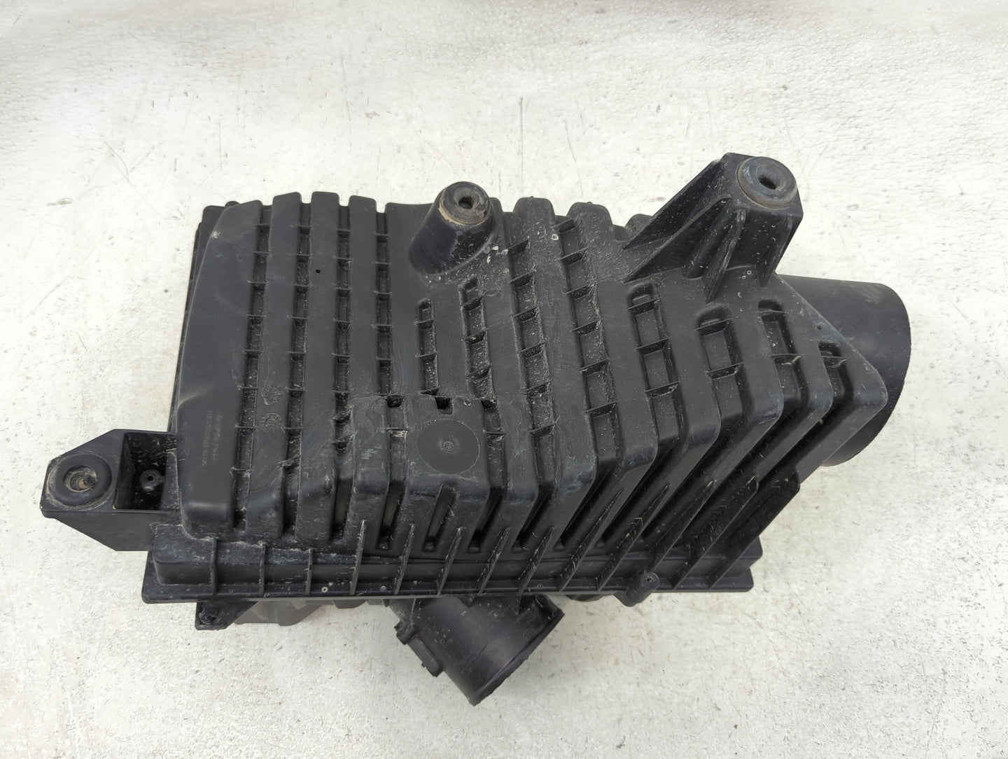 2017-2020 Cadillac Xt5 Air Cleaner Intake-duct Hose Tube - Oemusedautoparts1.com