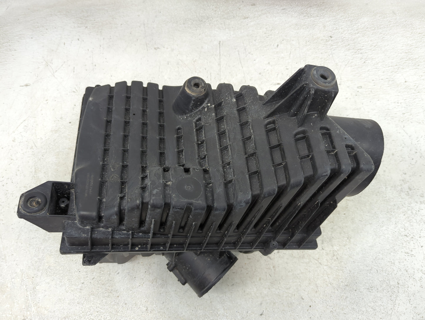 2017-2020 Cadillac Xt5 Air Cleaner Intake-duct Hose Tube - Oemusedautoparts1.com