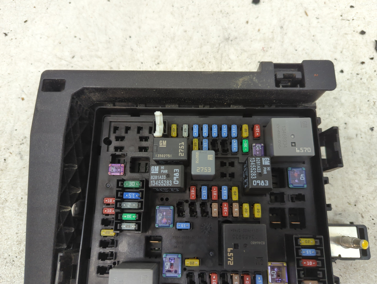 2017-2019 Cadillac Xt5 Fusebox Fuse Box Panel Relay Module P/N:84155666 Fits Fits 2017 2018 2019 OEM Used Auto Parts - Oemus
