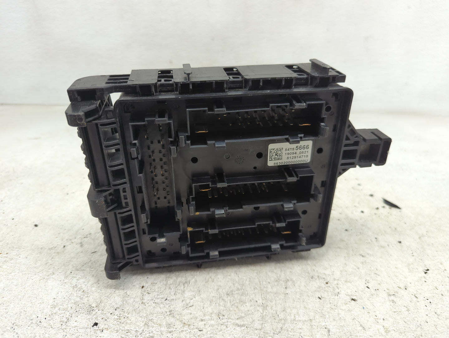 2017-2019 Cadillac Xt5 Fusebox Fuse Box Panel Relay Module P/N:84155666 Fits Fits 2017 2018 2019 OEM Used Auto Parts - Oemus