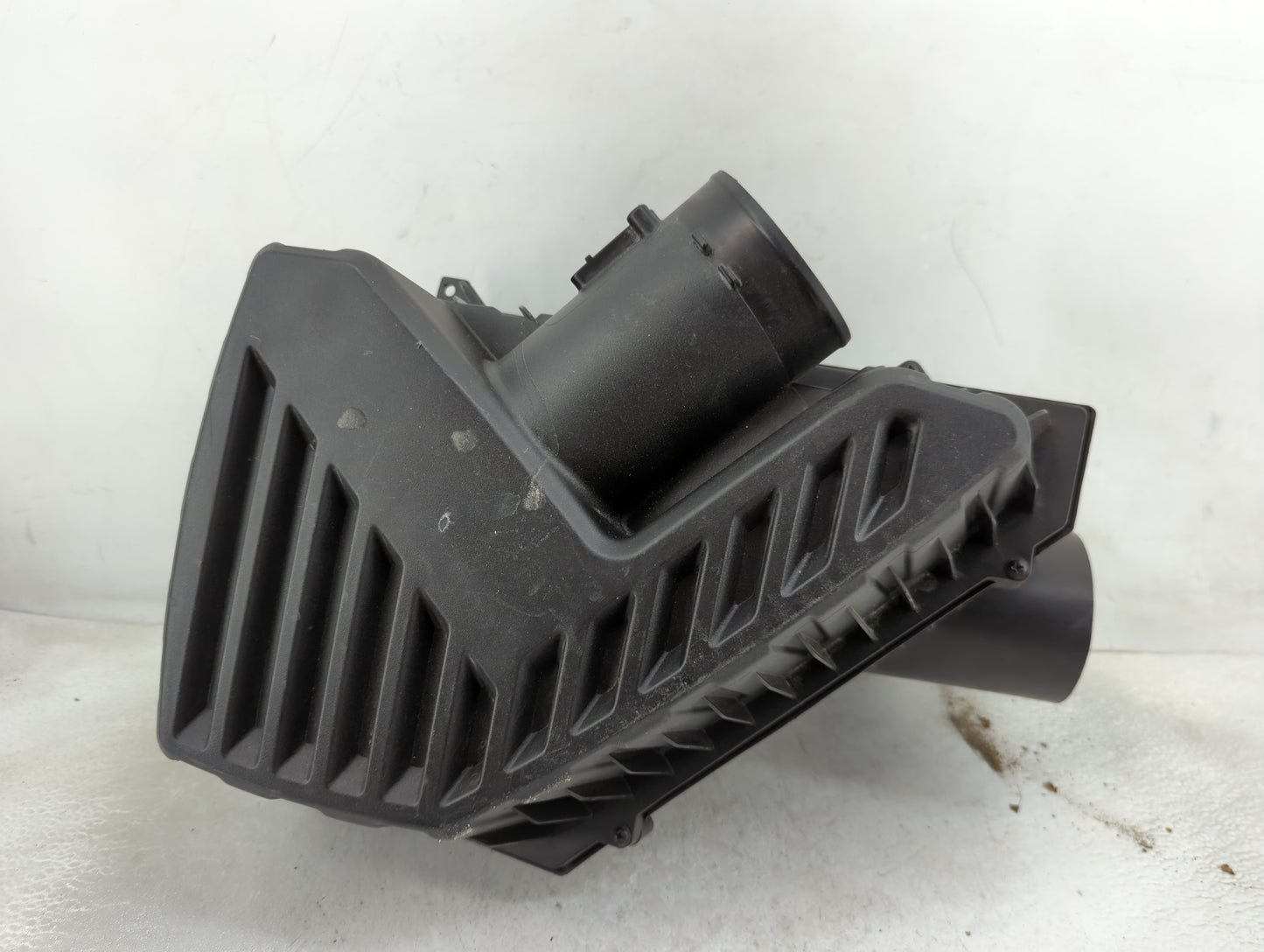 2017-2020 Cadillac Xt5 Air Cleaner Intake-duct Hose Tube - Oemusedautoparts1.com