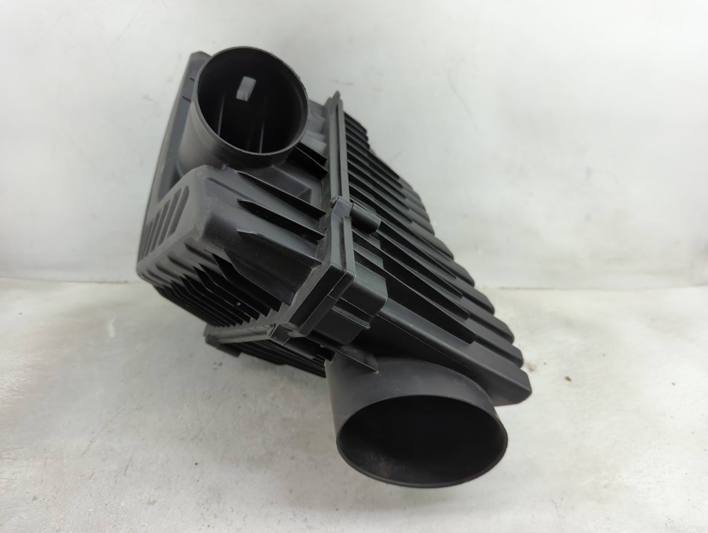 2017-2020 Cadillac Xt5 Air Cleaner Intake-duct Hose Tube - Oemusedautoparts1.com