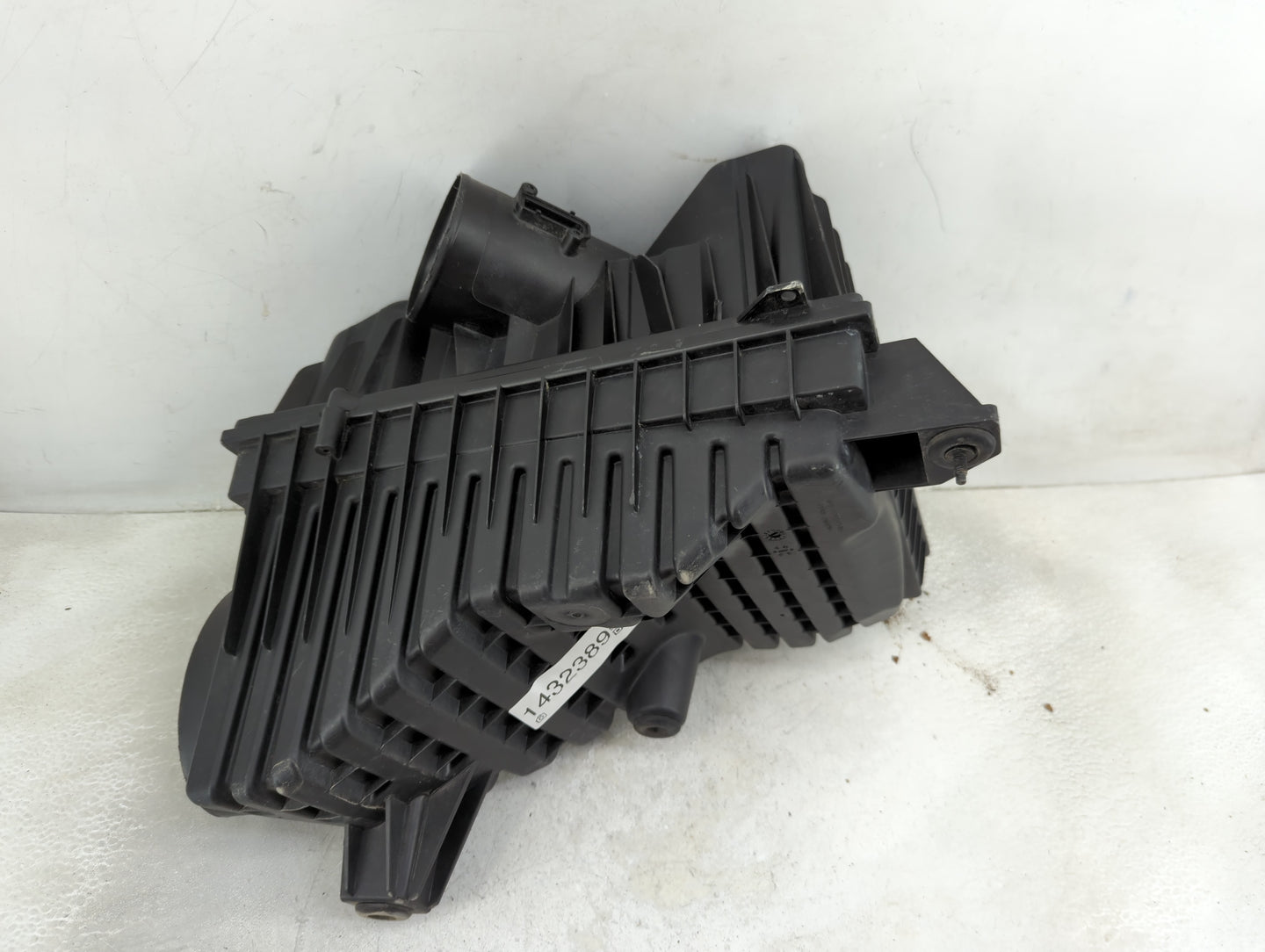 2017-2020 Cadillac Xt5 Air Cleaner Intake-duct Hose Tube - Oemusedautoparts1.com