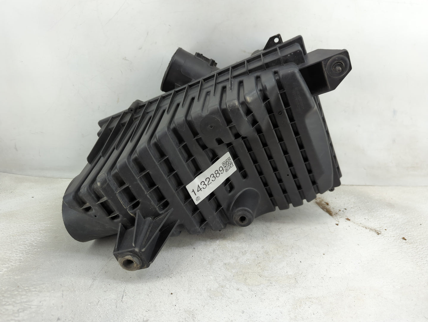 2017-2020 Cadillac Xt5 Air Cleaner Intake-duct Hose Tube - Oemusedautoparts1.com