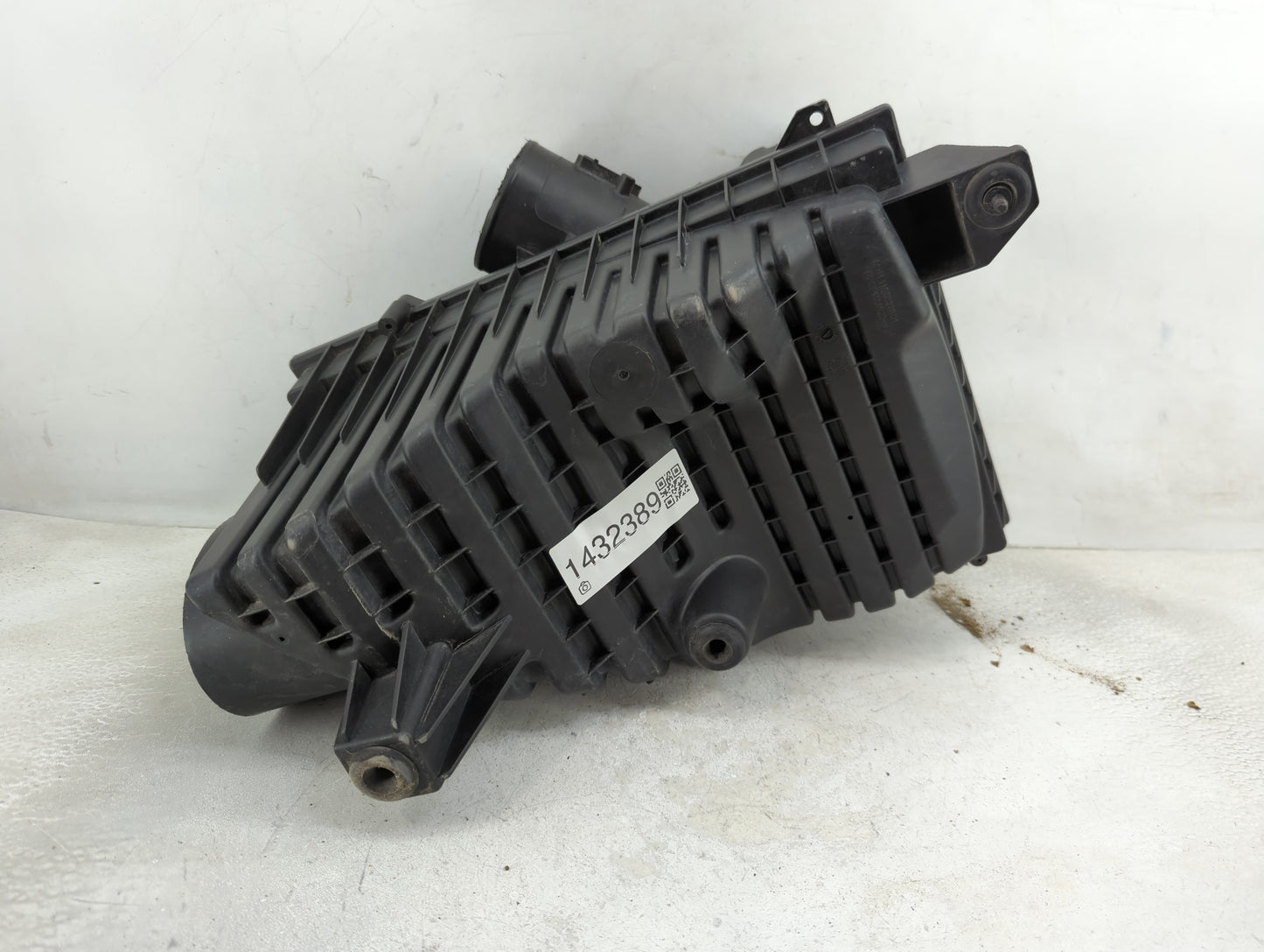 2017-2020 Cadillac Xt5 Air Cleaner Intake-duct Hose Tube - Oemusedautoparts1.com