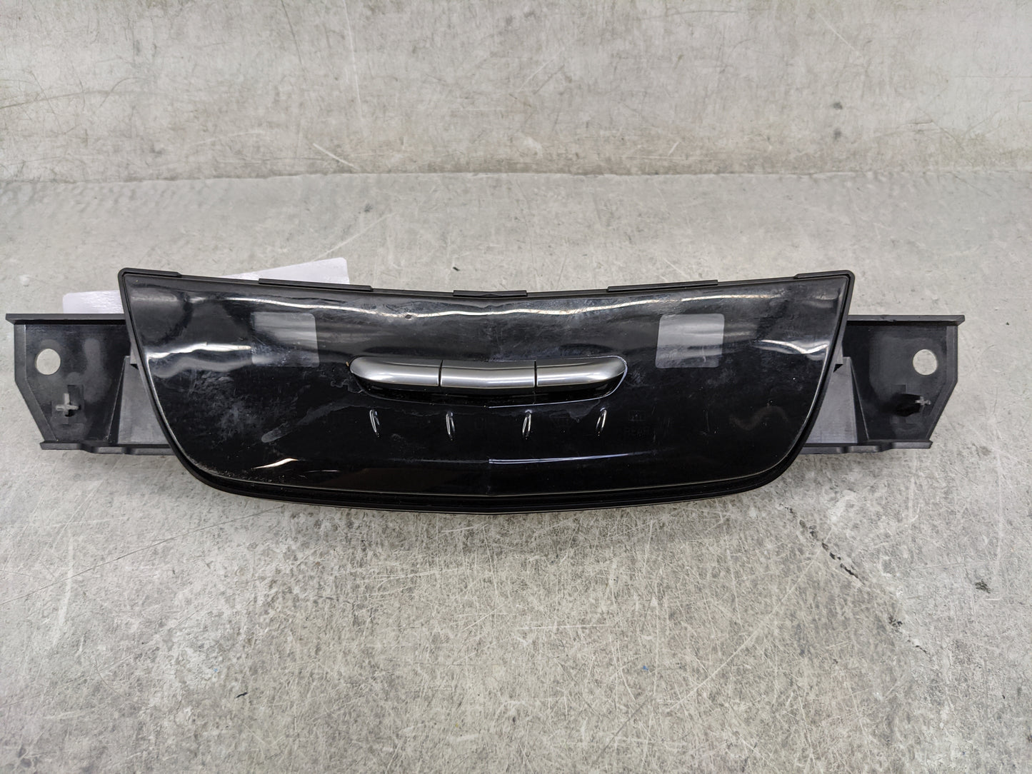 2017 Cadillac Xt5 Rear Center Lid Brake Light Tail Light P/N:23416992 544890379, QFGM418A Fits OEM Used Auto Parts - Oemused