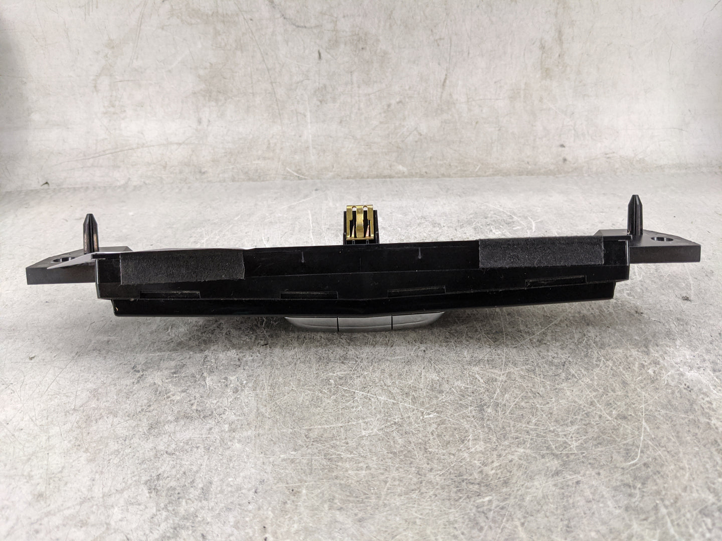 2017 Cadillac Xt5 Rear Center Lid Brake Light Tail Light P/N:23416992 544890379, QFGM418A Fits OEM Used Auto Parts - Oemused